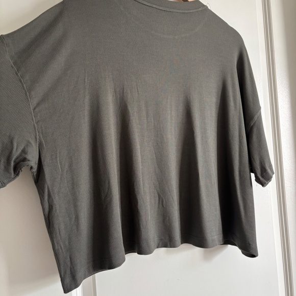 Vuori cove crop woman’s short sleeve crewneck T-shirt size M - Picture 13 of 13